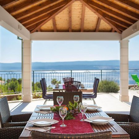 Beachfront Apartments Lara Omiš Eksteriør billede