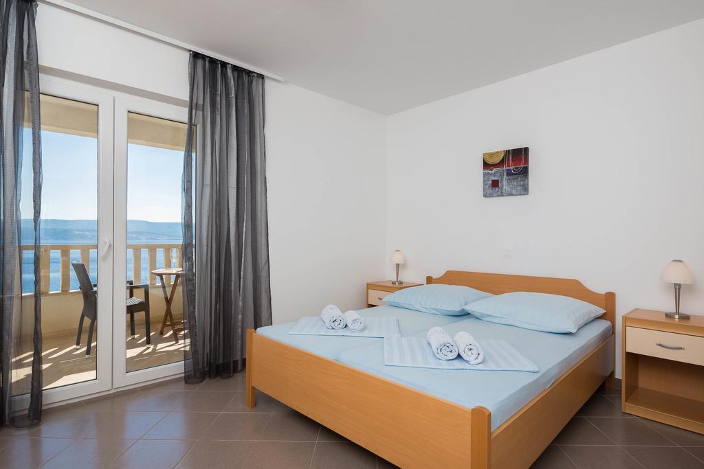 Beachfront Apartments Lara Omiš Eksteriør billede