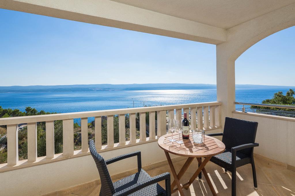 Beachfront Apartments Lara Omiš Eksteriør billede