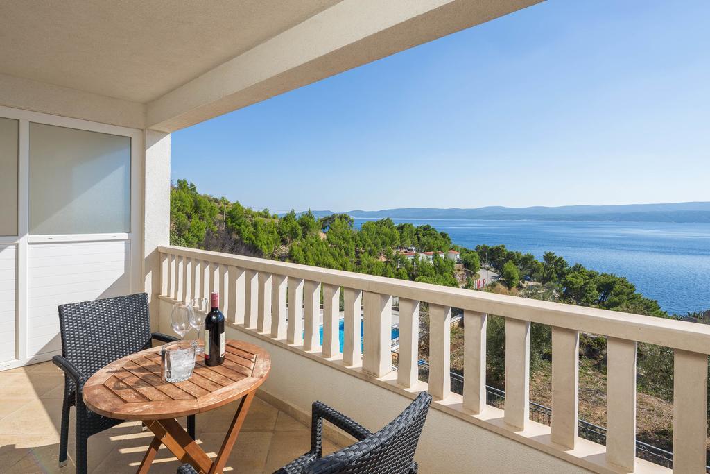 Beachfront Apartments Lara Omiš Eksteriør billede