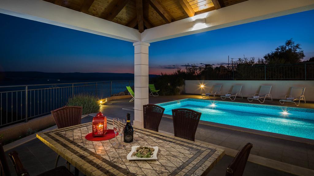Beachfront Apartments Lara Omiš Eksteriør billede