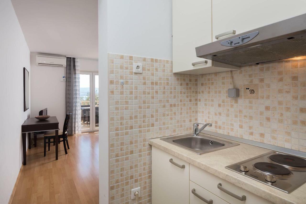 Beachfront Apartments Lara Omiš Værelse billede